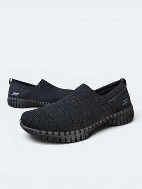 Skechers Women's GO Walk Smart - Wise Slip-On Sneaker - Black - Size 8
